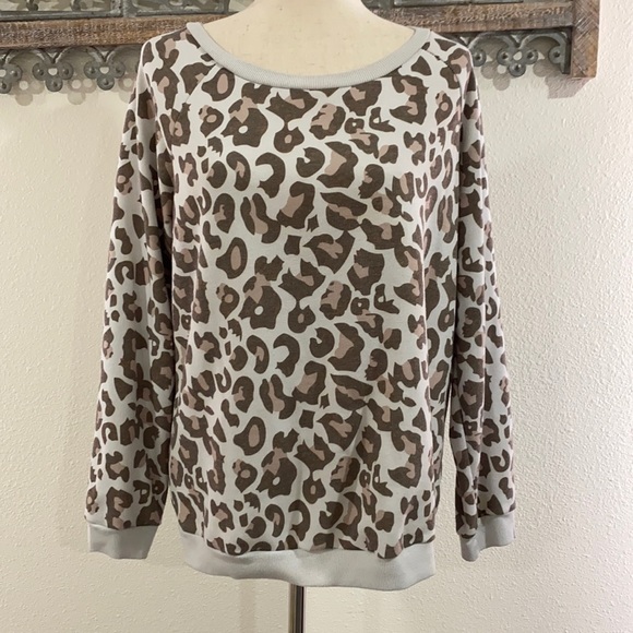 Tops - LEOPARD CREW NECK